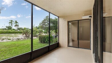 5801 Riverside Dr in Coral Springs, FL - Building Photo - Building Photo