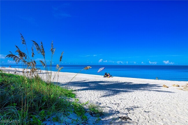 25 Bluebill Ave in Naples, FL - Building Photo - Building Photo