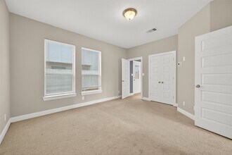 2009 Kirby Landing Dr in Houston, TX - Building Photo - Building Photo