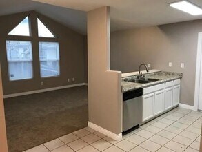 1055 Vermont Ave in Turlock, CA - Building Photo - Building Photo