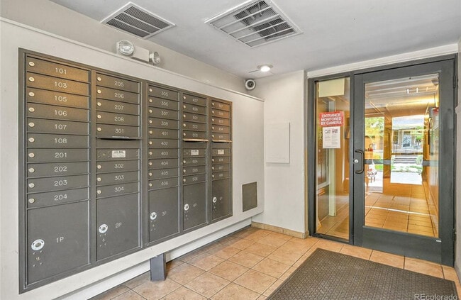 1050 N Lafayette St, Unit 303 in Denver, CO - Foto de edificio - Building Photo