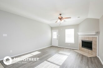 2100 Hayes St in McKinney, TX - Foto de edificio - Building Photo