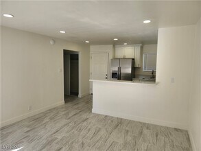 5312 S Swenson St in Las Vegas, NV - Building Photo - Building Photo