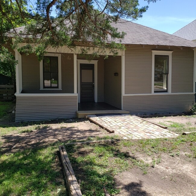 property at 1017 W 4th St