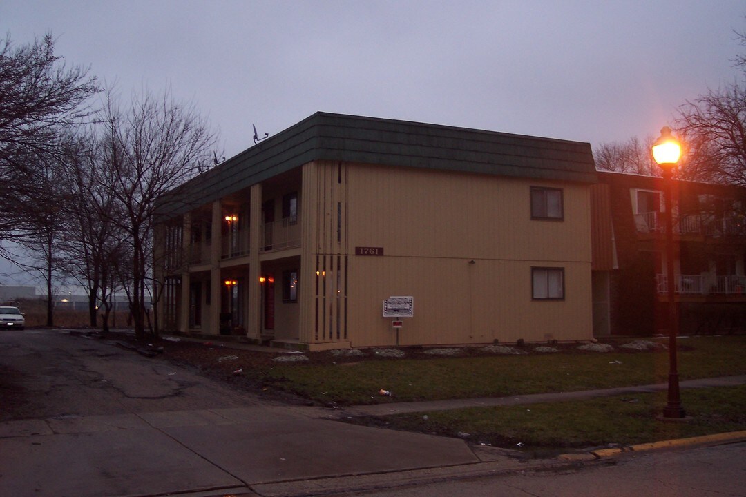 1761 Felten St in Aurora, IL - Foto de edificio