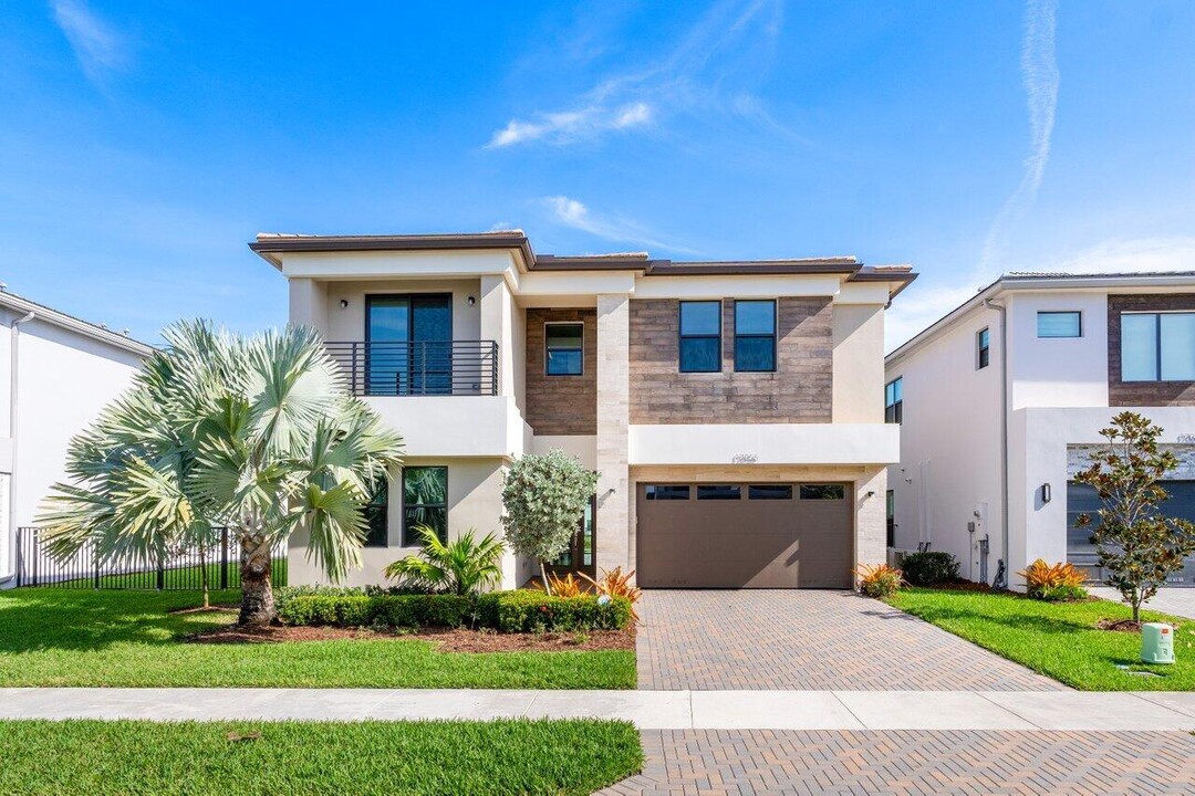 17056 Teton River Rd in Boca Raton, FL - Building Photo