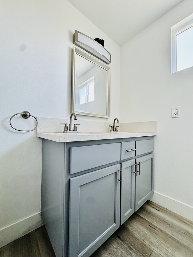 215 E 29th St in Los Angeles, CA - Building Photo - Building Photo