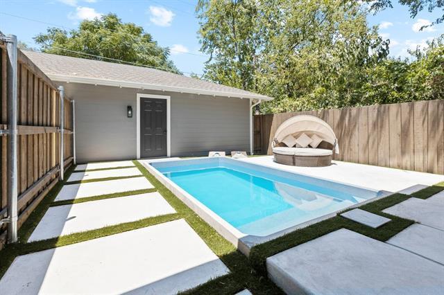 property at 6001 Palo Pinto Ave