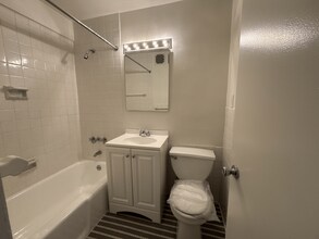 218 E 50th St, Unit 3G in New York, NY - Foto de edificio - Building Photo