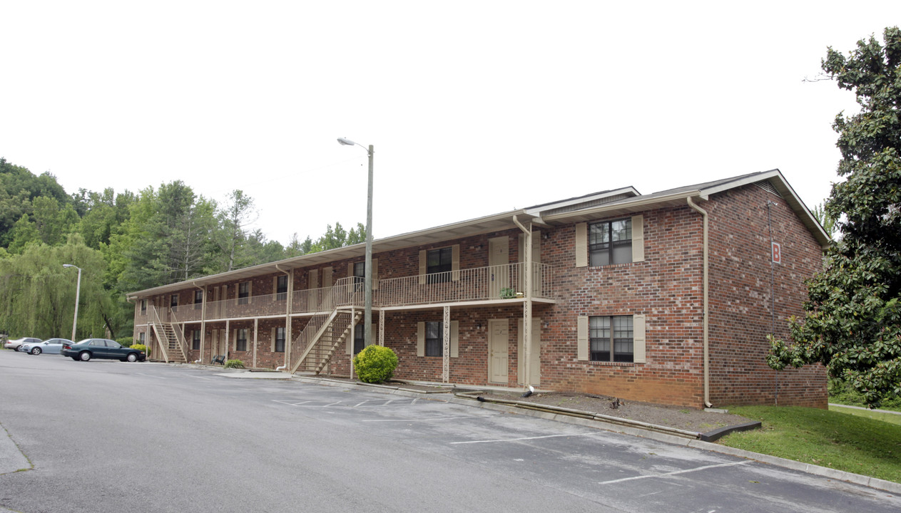 Cedar Village Apartments in Knoxville, TN - Foto de edificio