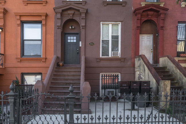 1014 Greene Ave in Brooklyn, NY - Foto de edificio - Building Photo