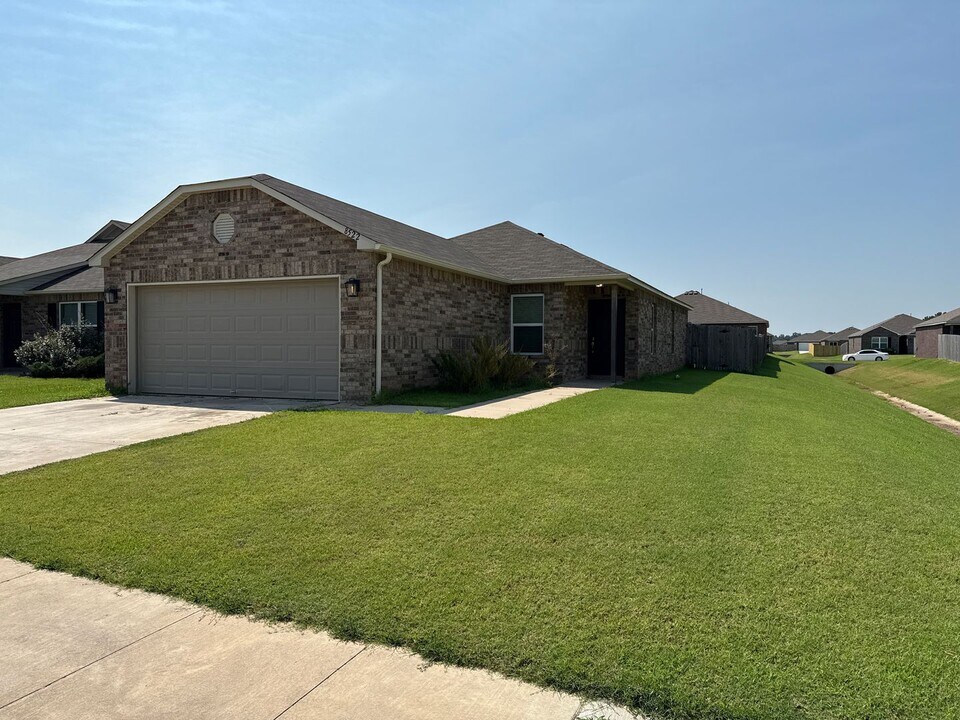 8522 E 161st Pl S in Bixby, OK - Building Photo