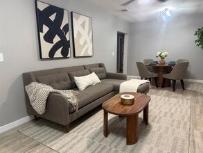 328 N Taylor St in Gainesville, TX - Building Photo - Building Photo