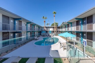 La Cima Apartments in Phoenix, AZ - Building Photo - Building Photo