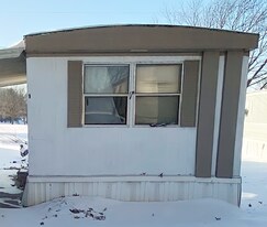 777 E Yerby St in Marshall, MO - Building Photo