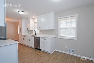 697 Main St in Circle Pines, MN - Building Photo - Building Photo