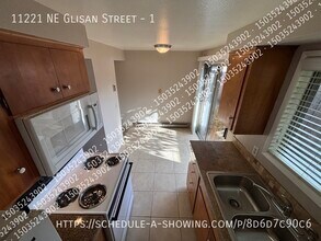 11221 NE Glisan St in Portland, OR - Building Photo - Building Photo