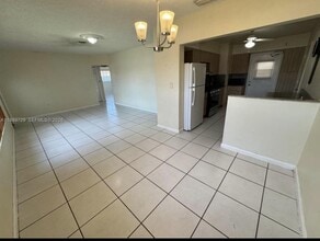 510 W 36th Pl in Hialeah, FL - Building Photo - Building Photo
