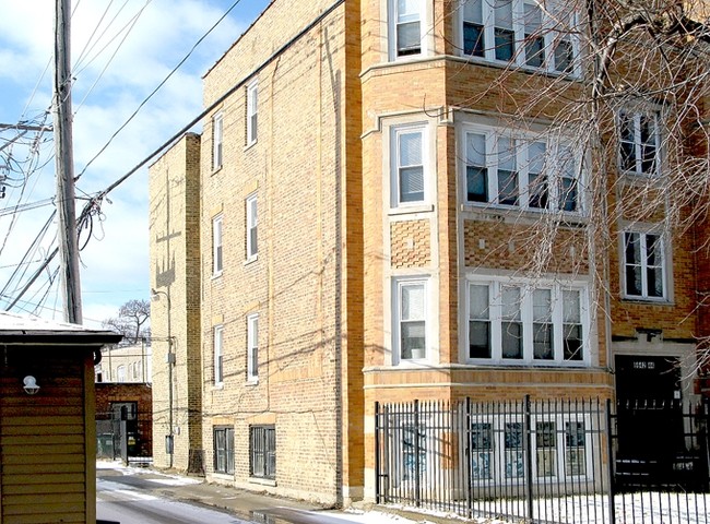 6642 S Whipple St in Chicago, IL - Building Photo - Building Photo