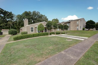 Westbridge Apartments in Little Rock, AR - Building Photo - Building Photo