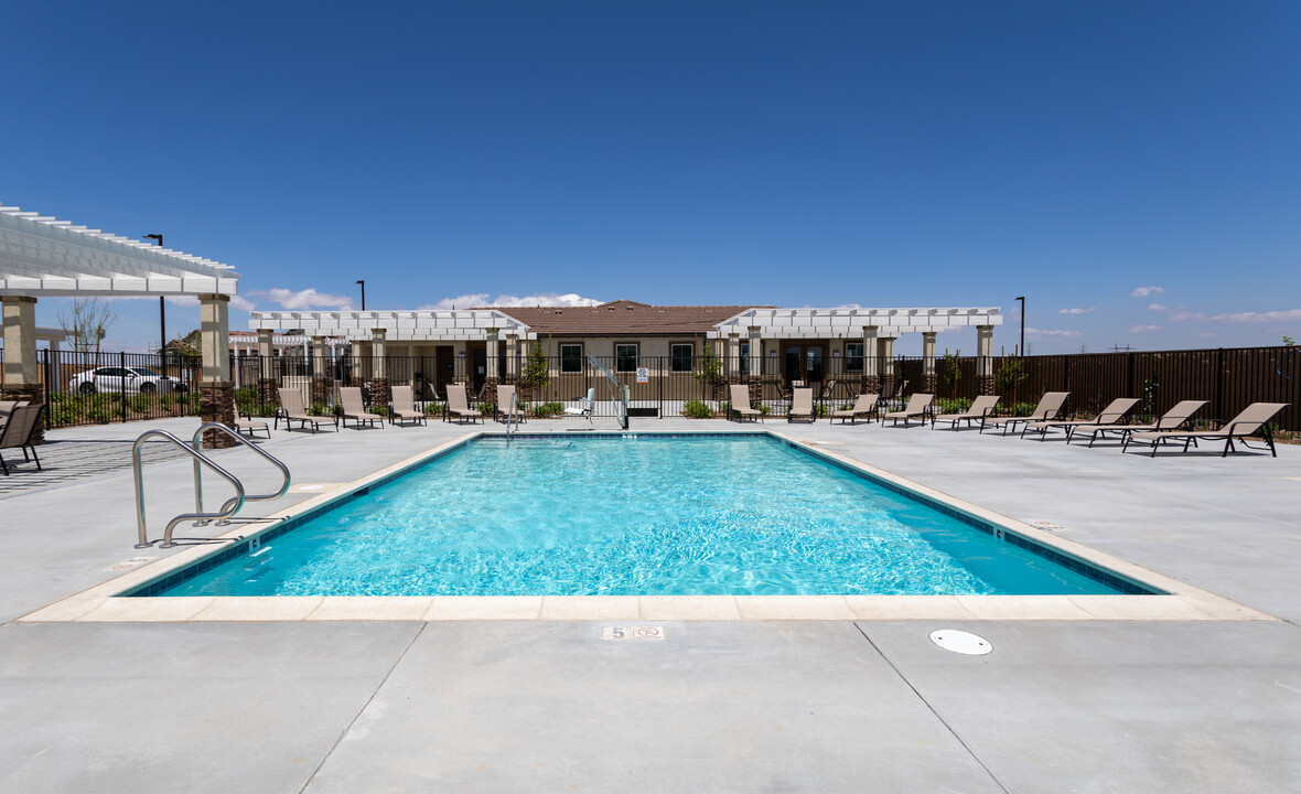 LAS CASITAS in Hesperia, CA - Foto de edificio