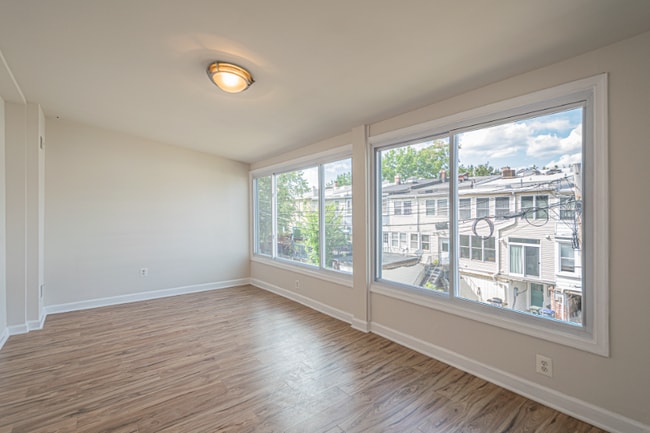 611 Otis Pl NW in Washington, DC - Foto de edificio - Building Photo