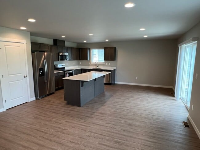 1153 S New Oak Ln in East Wenatchee, WA - Building Photo - Building Photo