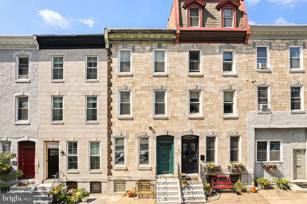 2411 Fairmount Ave in Philadelphia, PA - Foto de edificio