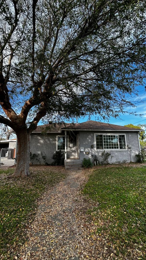 property at 306 W Sunkist St