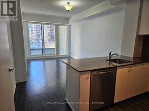 18 Rean Dr in Toronto, ON - Building Photo - Building Photo