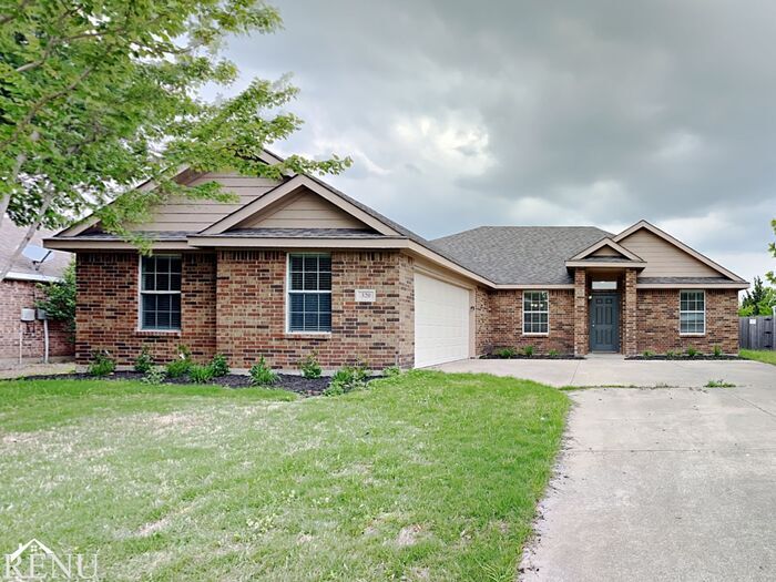 320 Fox Hollow Dr in Red Oak, TX - Building Photo