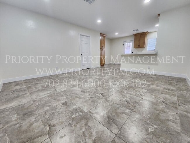 7059 Kenwood St in Las Vegas, NV - Building Photo - Building Photo
