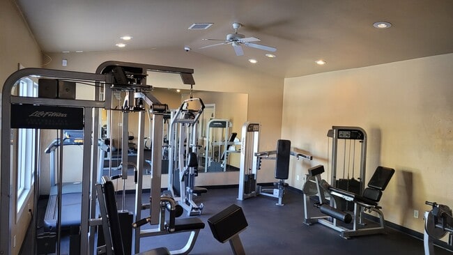 5251 Indian River Dr in Las Vegas, NV - Foto de edificio - Building Photo