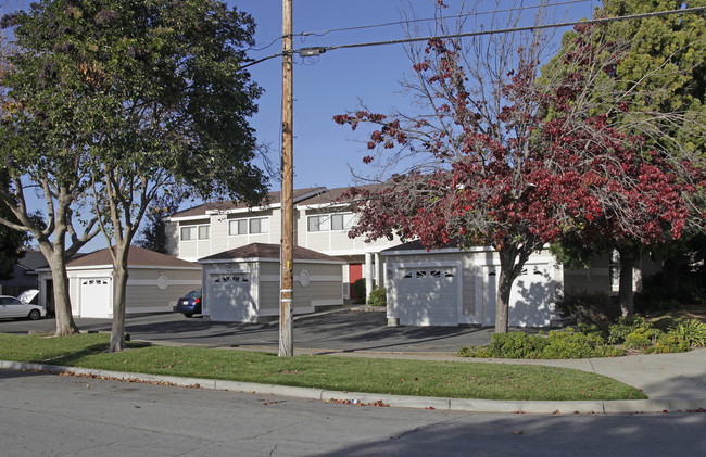 37088 Magnolia St in Newark, CA - Foto de edificio - Building Photo