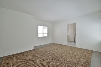 321 15th St in Manhattan Beach, CA - Building Photo - Building Photo