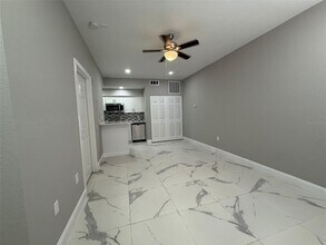 9258 Lake Chase Island Way in Westchase, FL - Building Photo - Building Photo