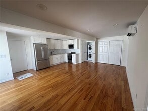 505 S Main St in Freeport, NY - Foto de edificio - Building Photo