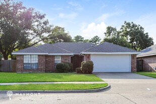1207 Belclaire Ln in Irving, TX - Building Photo