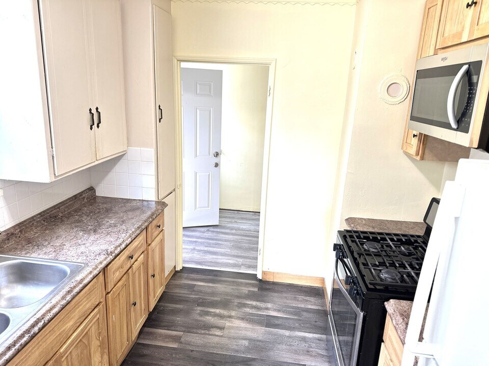 8120 Idlewood St in Oakland, CA - Building Photo