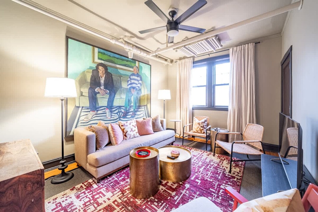 1202 W Eddy St in Chicago, IL - Building Photo