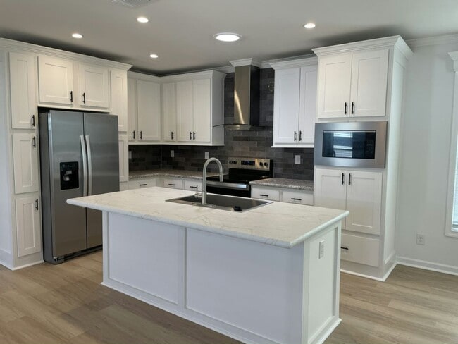 34612 Robins Song Rd in Zephyrhills, FL - Building Photo - Building Photo