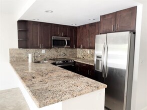 550 Bayshore Dr in Fort Lauderdale, FL - Building Photo - Building Photo