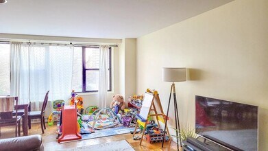 10 Huron Ave, Unit 4N in Jersey City, NJ - Building Photo - Building Photo