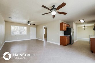 18663 Van Nuys Cir in Port Charlotte, FL - Building Photo - Building Photo