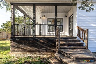 2301 Wegner Rd in New Braunfels, TX - Foto de edificio - Building Photo