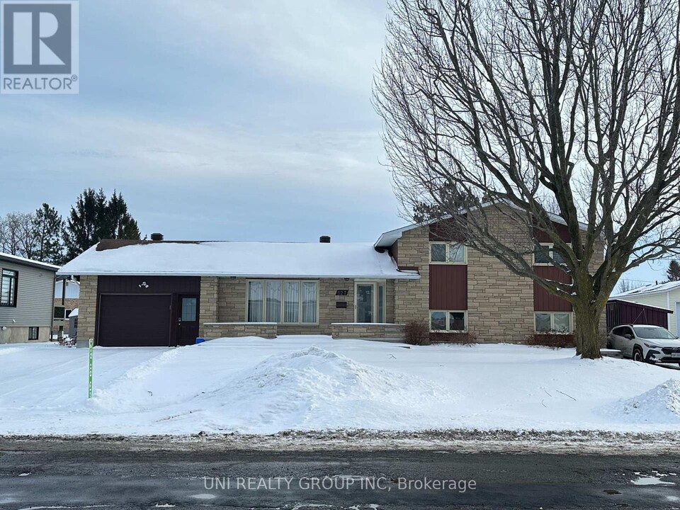 127 Centenaire St in Embrun, ON - Building Photo