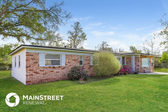8360 Red Holly Ln in Jacksonville, FL - Building Photo - Building Photo
