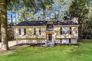 2681 Meadow Ridge Ct in Marietta, GA - Building Photo