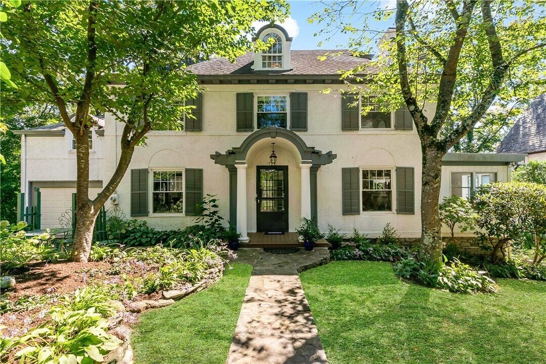 126 Edgemont Rd in Scarsdale, NY - Building Photo