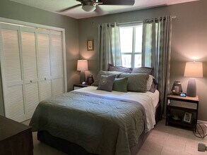 6293 Crestwood Dr in Tallahassee, FL - Foto de edificio - Building Photo